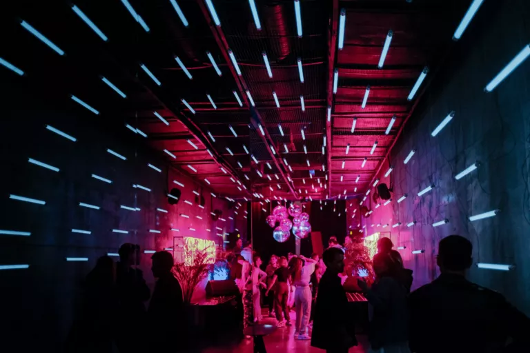 Aleksandr popov 9v Ddkx SCAD4 unsplash